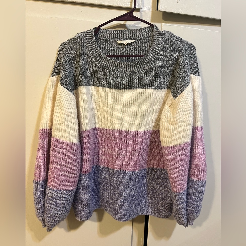 Woman’s/juniors sweater
